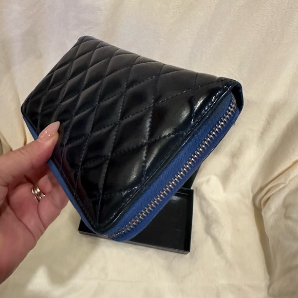 CHANEL CC Patent Leather Zippy Wallet Navy - Picture 3 of 6